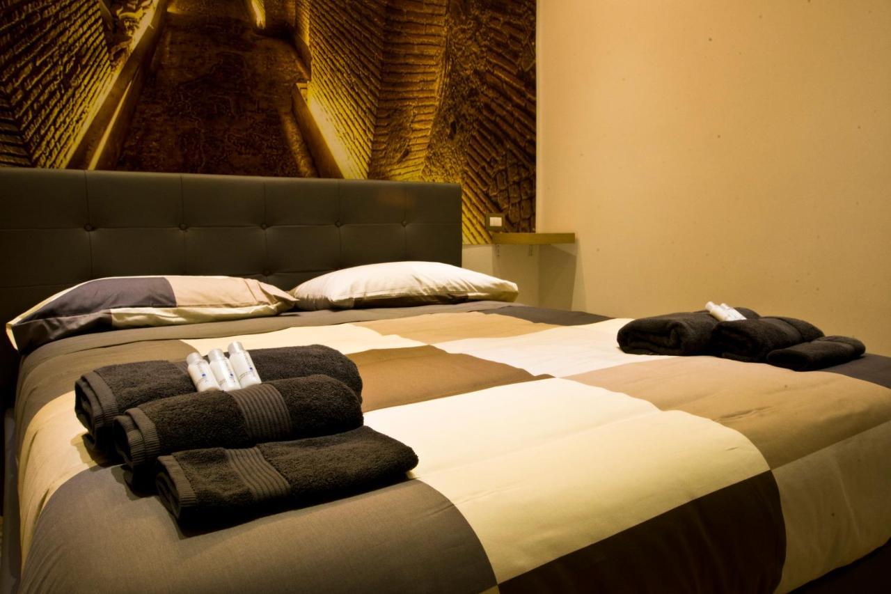 Suite Napoli Sotterranea Con Vasca Idromassaggio Buitenkant foto